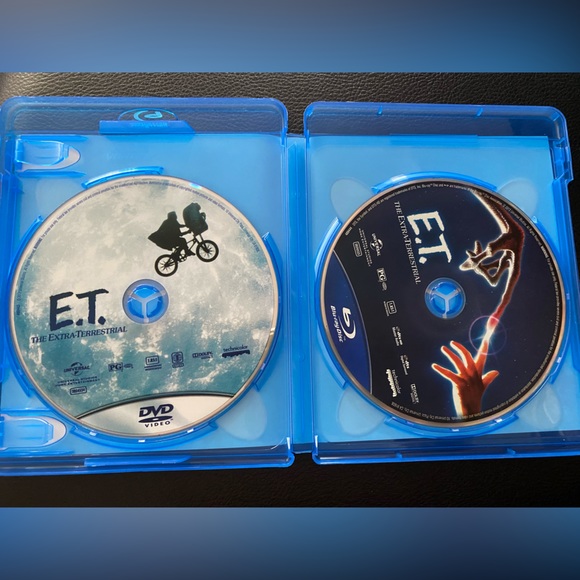 E.T. the Extra-Terrestrial BluRay Blu Ray DVD Movie 2 Pack - Picture 3 of 4
